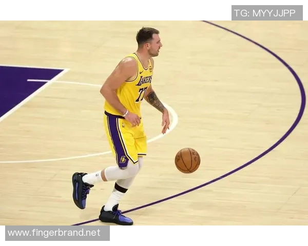 湖人双杀森林狼：里夫斯28+16压哨绝杀 拉拉维亚11中10轰27+8立功